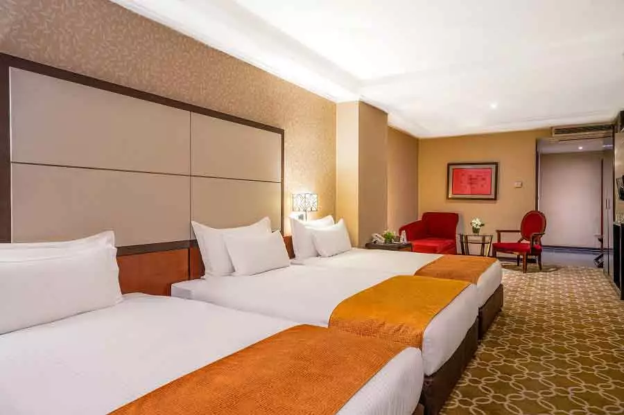 Alibaba https://cdn.alibaba.ir/ostorage/hotel-accommodation-images/68775de0a1e6f83605b73d8b_اتاق سه تخته جدا روبه بلوار.webp